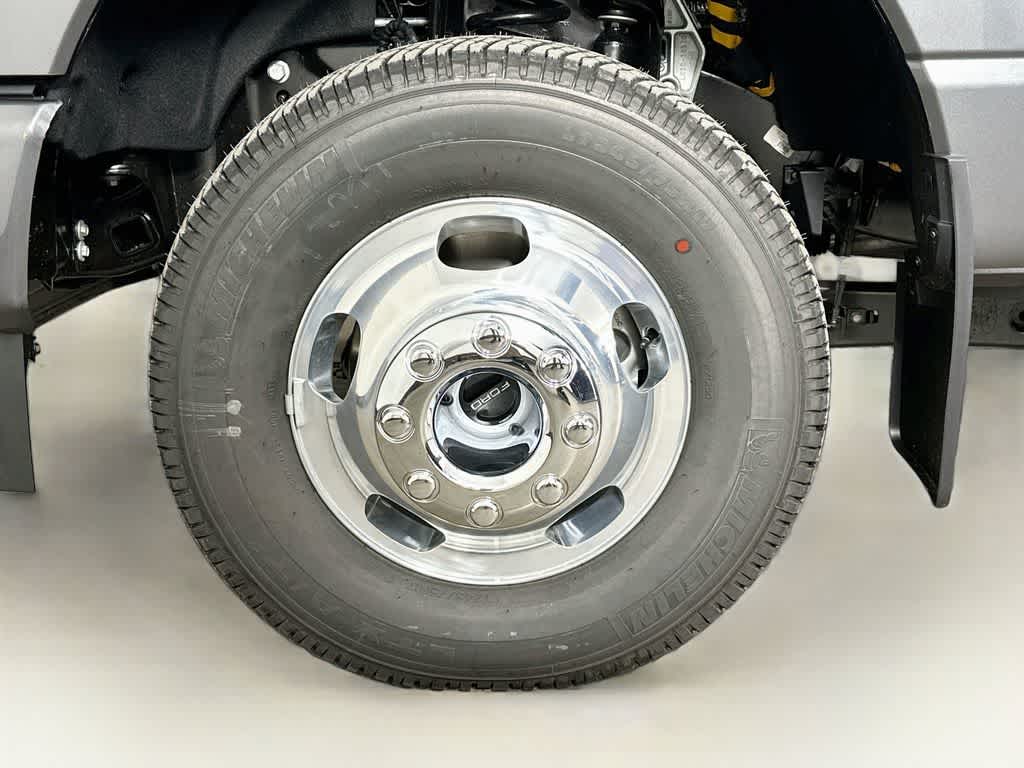 Ford Super Duty F-350 DRW Pickup Platinum de 2027