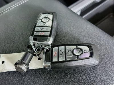 Ford Super Duty F-350 DRW Pickup LARIAT de 2026