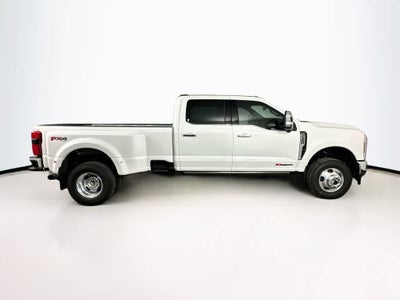 Ford Super Duty F-350 DRW Pickup LARIAT de 2026