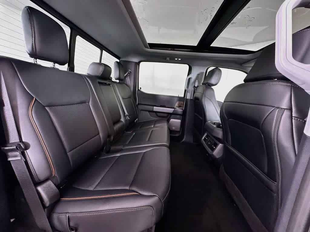 Ford Super Duty F-350 DRW Pickup LARIAT de 2026