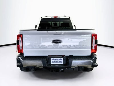 Ford Super Duty F-350 DRW Pickup LARIAT de 2026