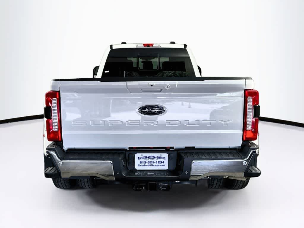 Ford Super Duty F-350 DRW Pickup LARIAT de 2026