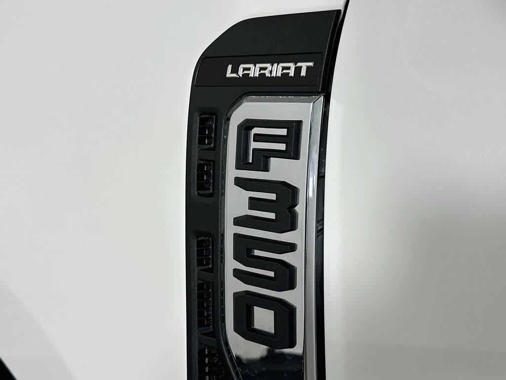 Ford Super Duty F-350 DRW Pickup LARIAT de 2026