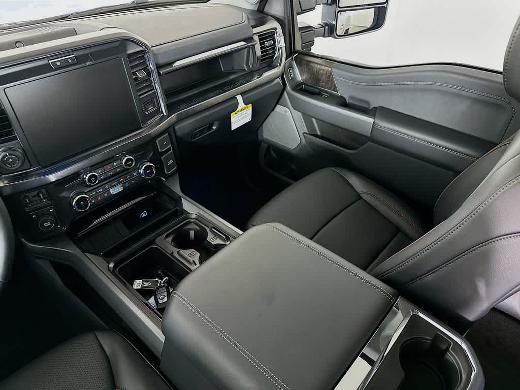 Ford Super Duty F-350 DRW Pickup LARIAT de 2026