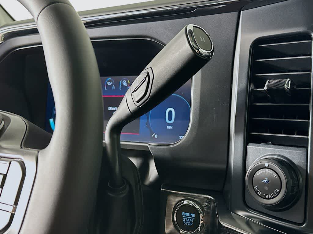 Ford Super Duty F-350 DRW Pickup LARIAT de 2026