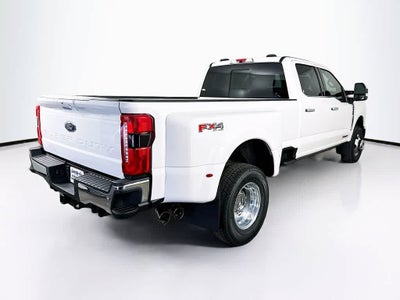 Ford Super Duty F-350 DRW Pickup LARIAT de 2026