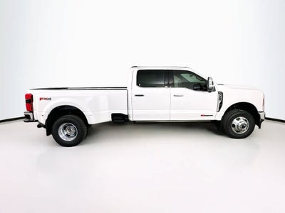 Ford Super Duty F-350 DRW Pickup LARIAT de 2026