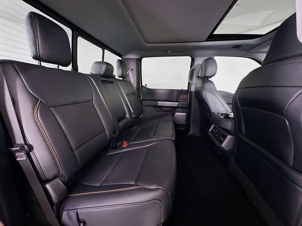 Ford Super Duty F-350 DRW Pickup LARIAT de 2026
