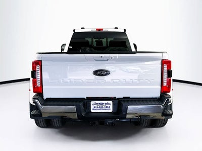 Ford Super Duty F-350 DRW Pickup LARIAT de 2026