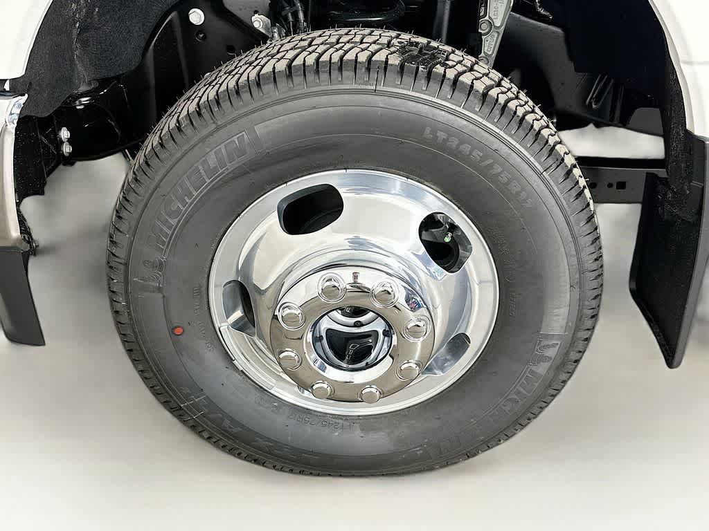 Ford Super Duty F-350 DRW Pickup LARIAT de 2026