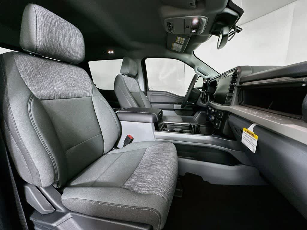 Ford Super Duty F-350 DRW Base 2026