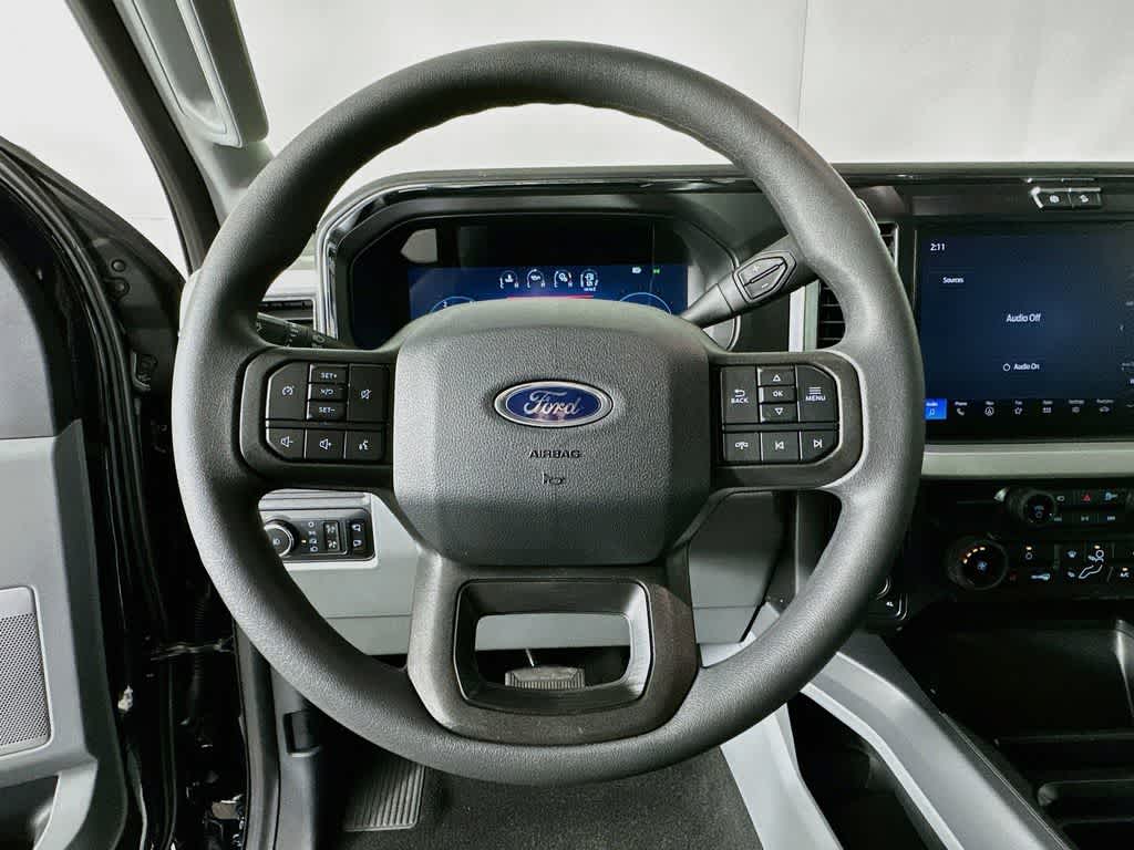 Ford Super Duty F-350 DRW Base 2026