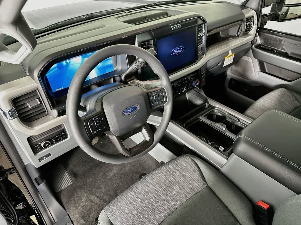 Ford Super Duty F-350 DRW Base 2026