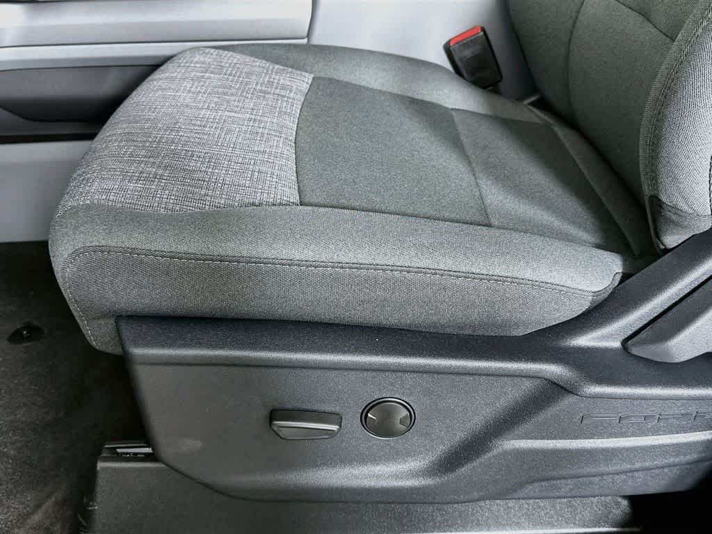 Ford Super Duty F-350 DRW Base 2026