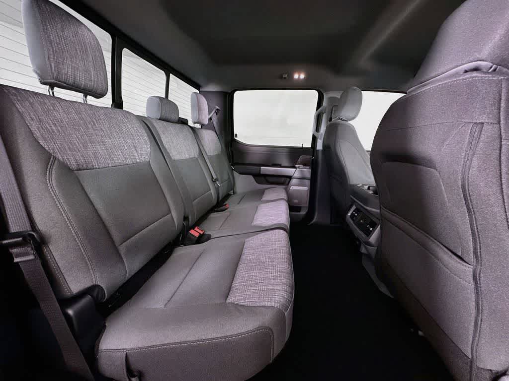 Ford Super Duty F-350 DRW Base 2026