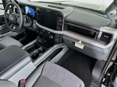 Ford Super Duty F-350 DRW Base 2026