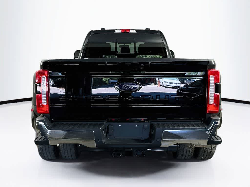 Ford Super Duty F-350 DRW Base 2026