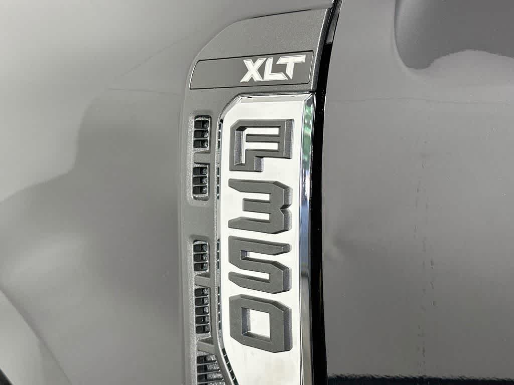 Ford Super Duty F-350 DRW Base 2026