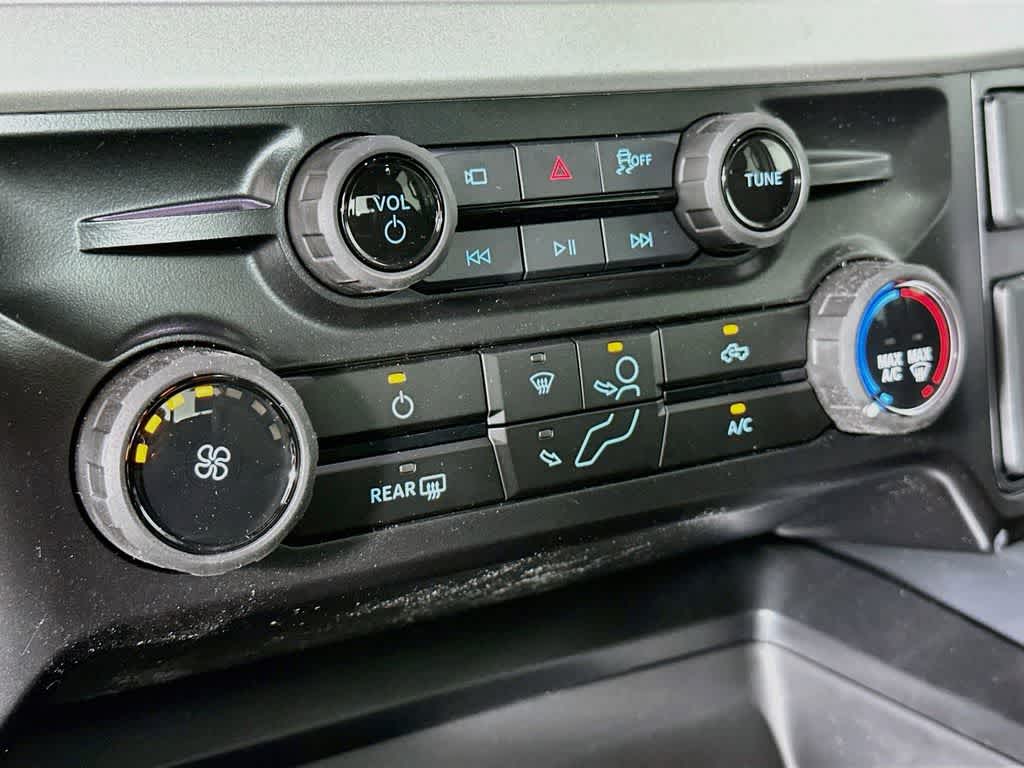 Ford Super Duty F-350 DRW Pickup XLT 2026