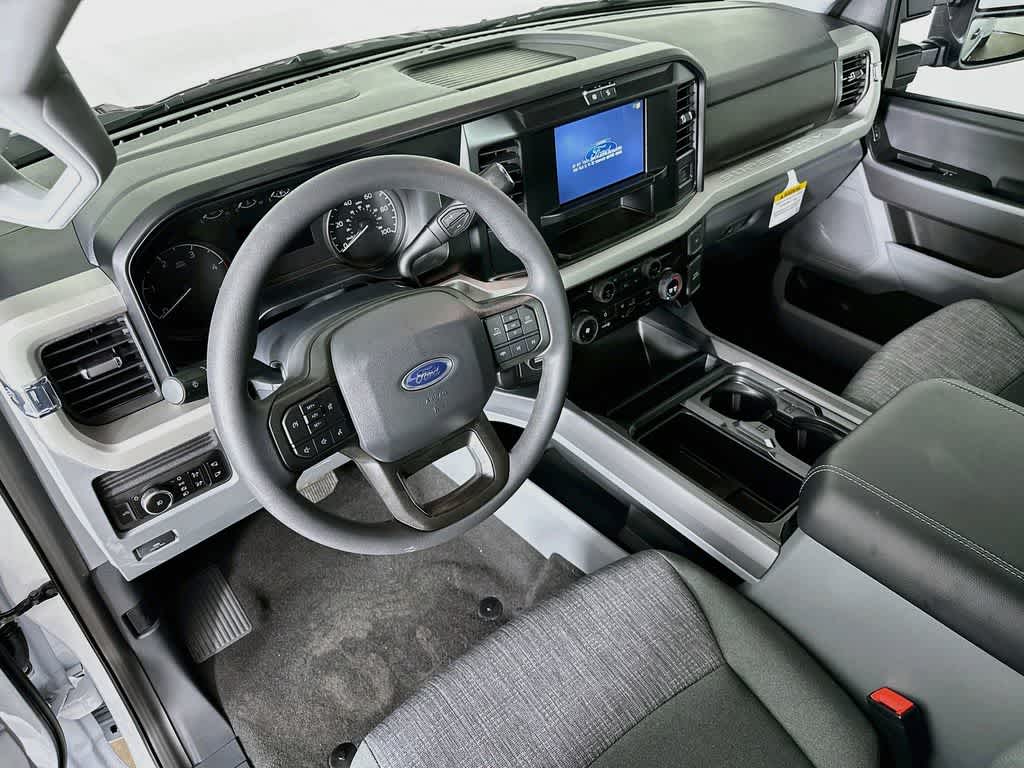 Ford Super Duty F-350 DRW Pickup XLT 2026