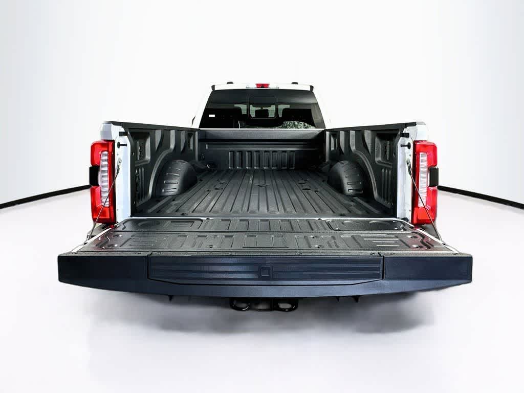 Ford Super Duty F-350 DRW Pickup XLT 2026