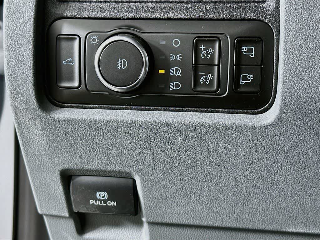 Ford Super Duty F-350 DRW Pickup XLT 2026