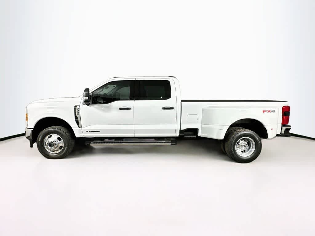 Ford Super Duty F-350 DRW Pickup XLT 2026