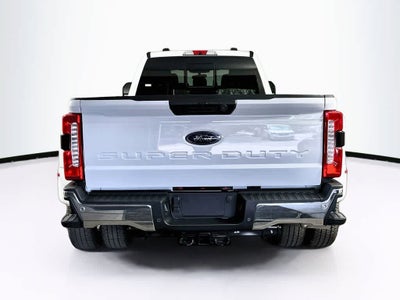 Ford Super Duty F-350 DRW Pickup XLT 2026