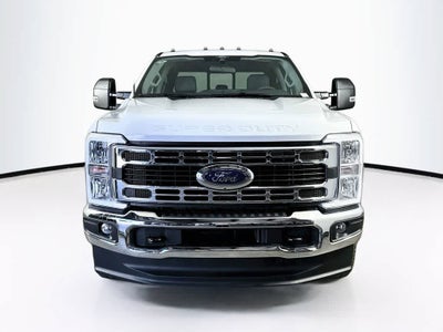 Ford Super Duty F-350 DRW Pickup XLT 2026
