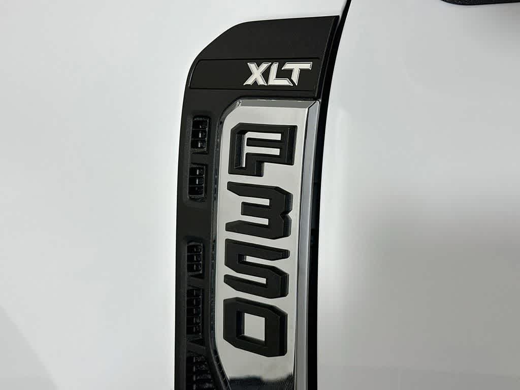 Ford Super Duty F-350 DRW Pickup XLT 2026