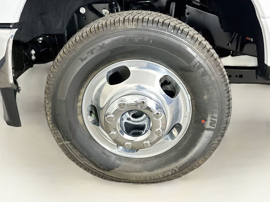 Ford Super Duty F-350 DRW Pickup XLT 2026