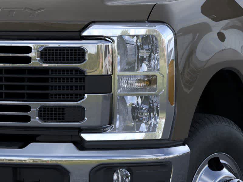 Ford Super Duty F-350 DRW Pickup XLT 2026