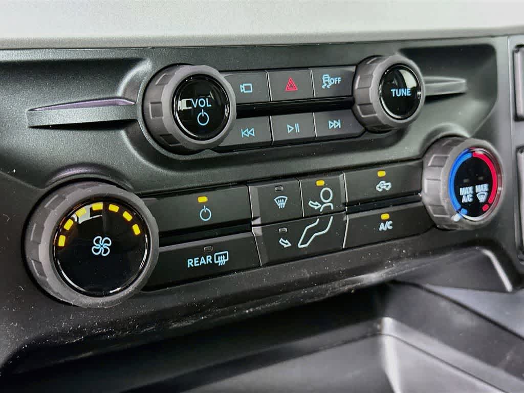 Ford Super Duty F-350 DRW Pickup XLT 2026