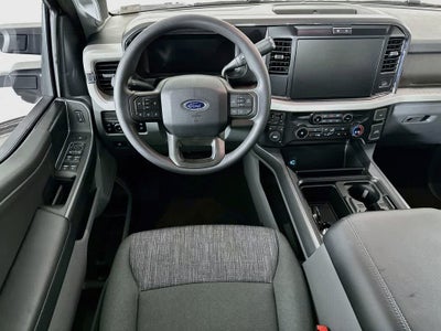 Ford Super Duty F-350 DRW Pickup XLT 2026