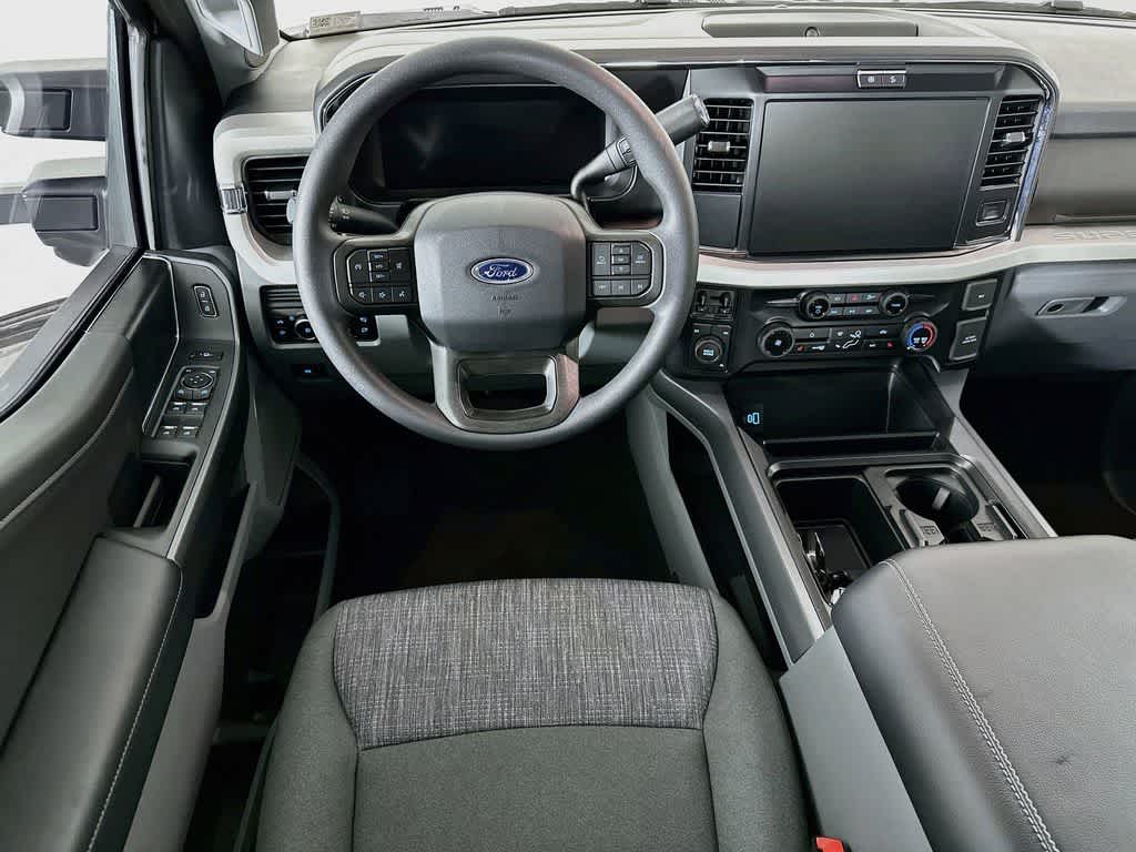 Ford Super Duty F-350 DRW Pickup XLT 2026