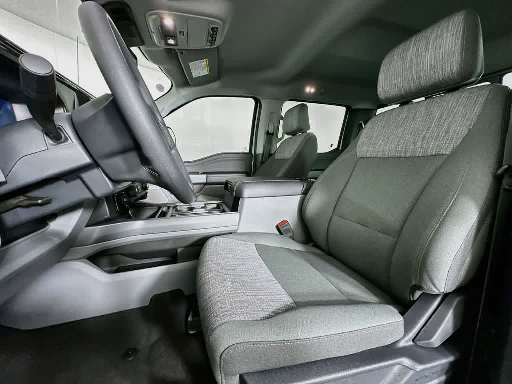 Ford Super Duty F-350 DRW Pickup XLT 2026