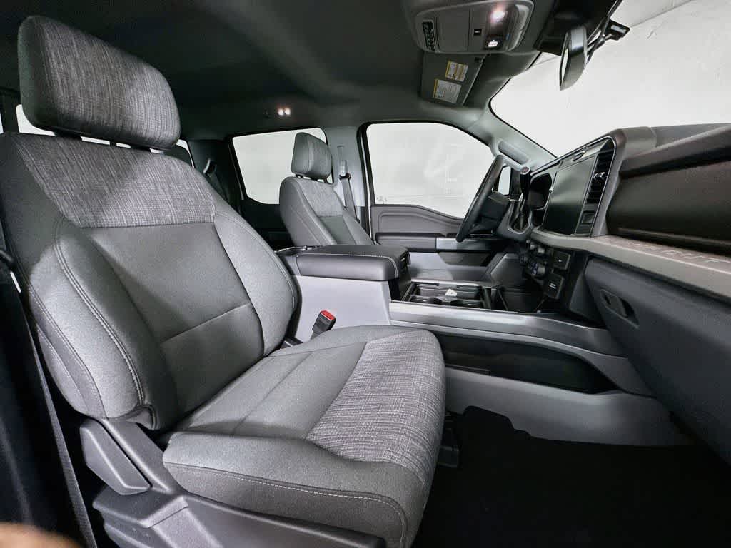 Ford Super Duty F-350 DRW Pickup XLT 2026