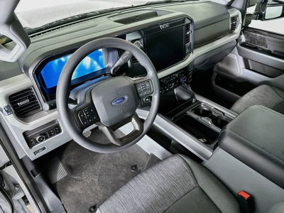 Ford Super Duty F-350 DRW Pickup XLT 2026