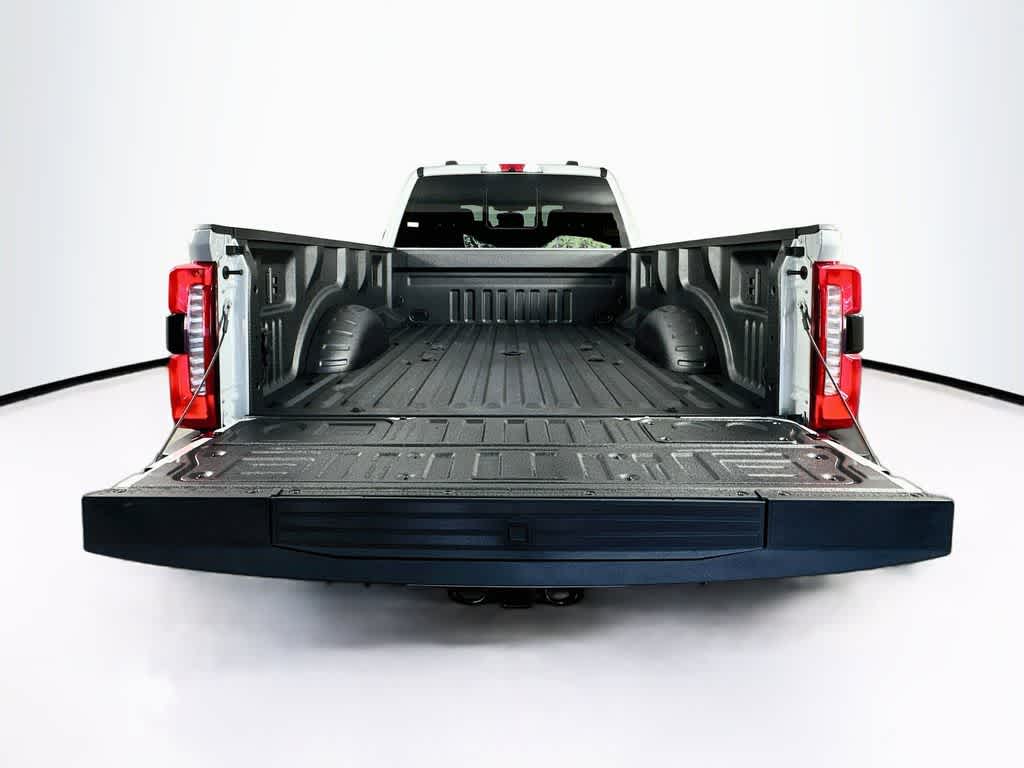 Ford Super Duty F-350 DRW Pickup XLT 2026