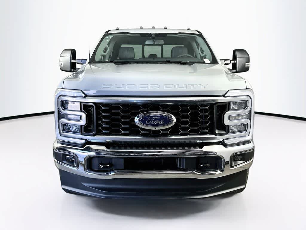 Ford Super Duty F-350 DRW Pickup XLT 2026