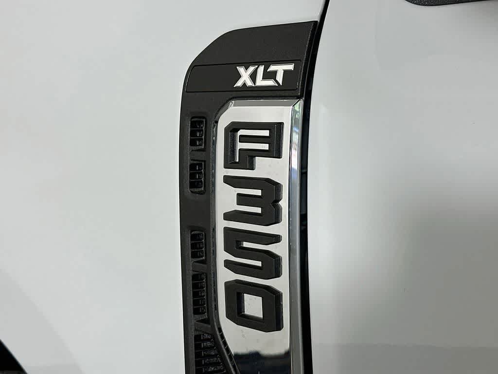 Ford Super Duty F-350 DRW Pickup XLT 2026