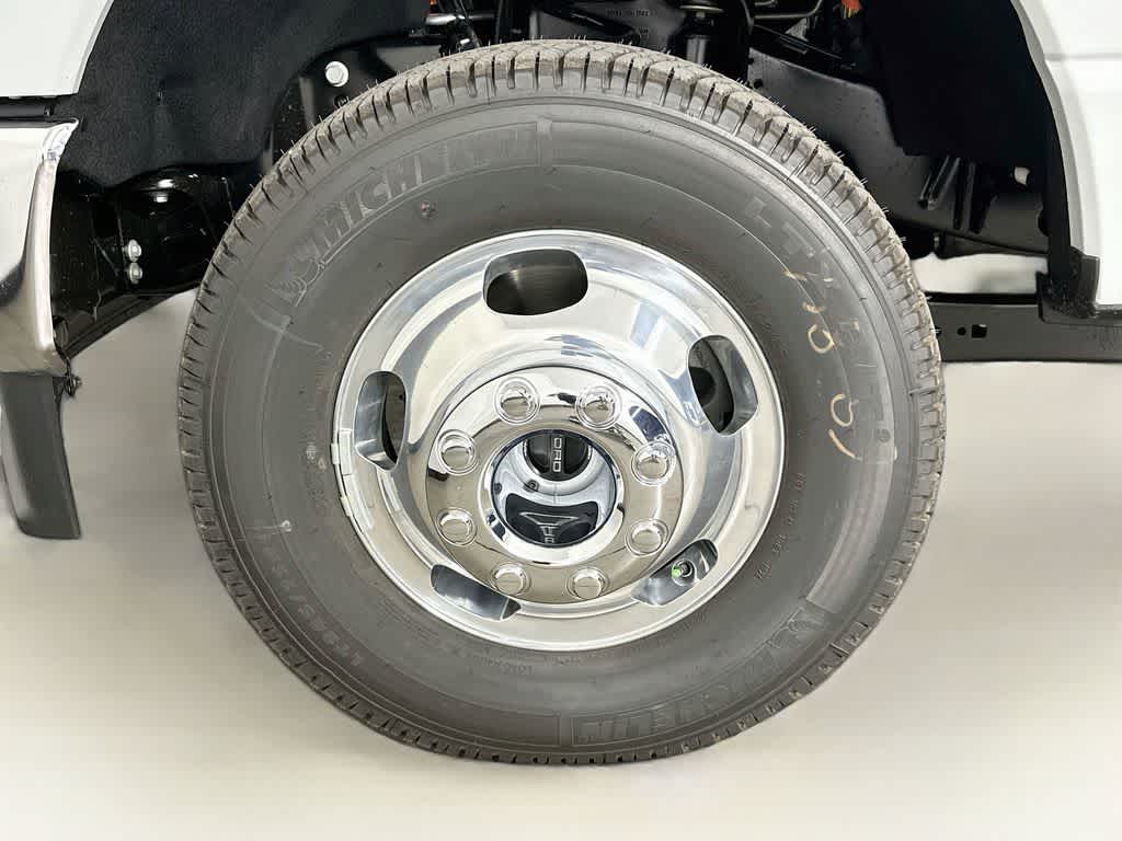 Ford Super Duty F-350 DRW Pickup XLT 2026