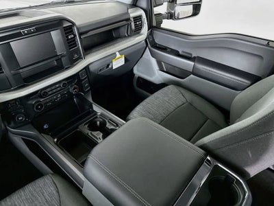 Ford Super Duty F-350 DRW Pickup XLT 2026