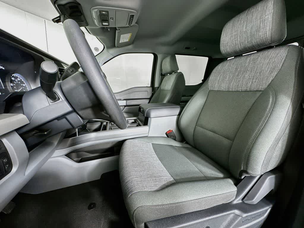 Ford Super Duty F-350 DRW Pickup XLT 2026