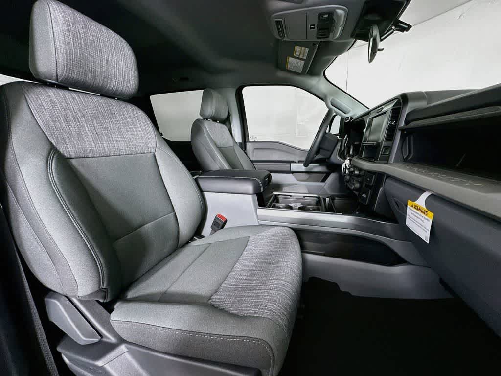 Ford Super Duty F-350 DRW Pickup XLT 2026