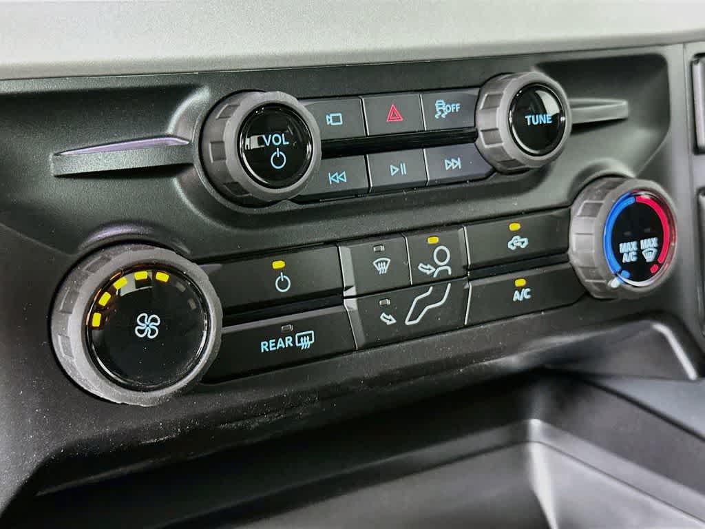 Ford Super Duty F-350 DRW Pickup XLT 2026