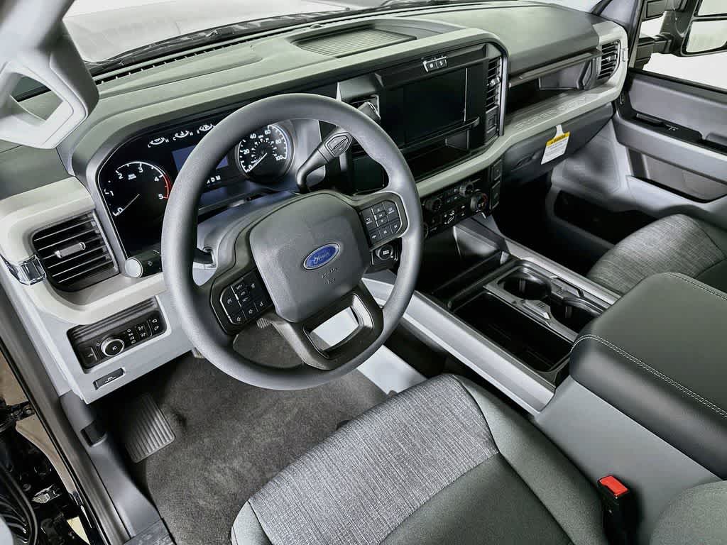 Ford Super Duty F-350 DRW Pickup XLT 2026