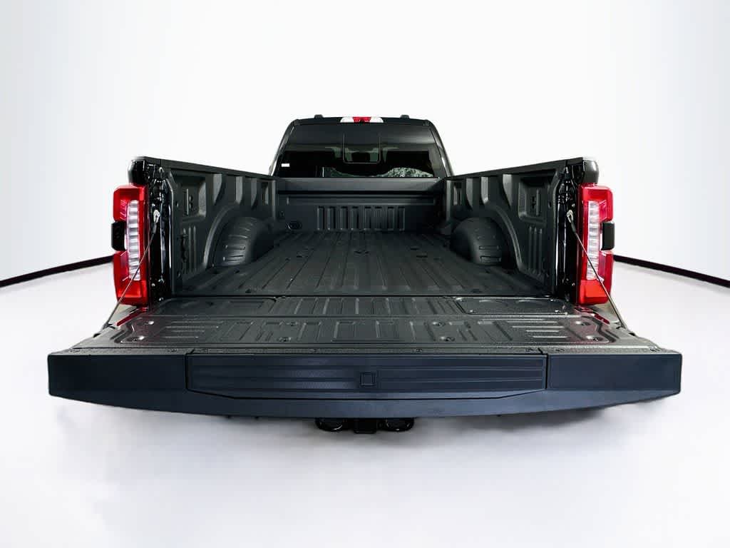 Ford Super Duty F-350 DRW Pickup XLT 2026