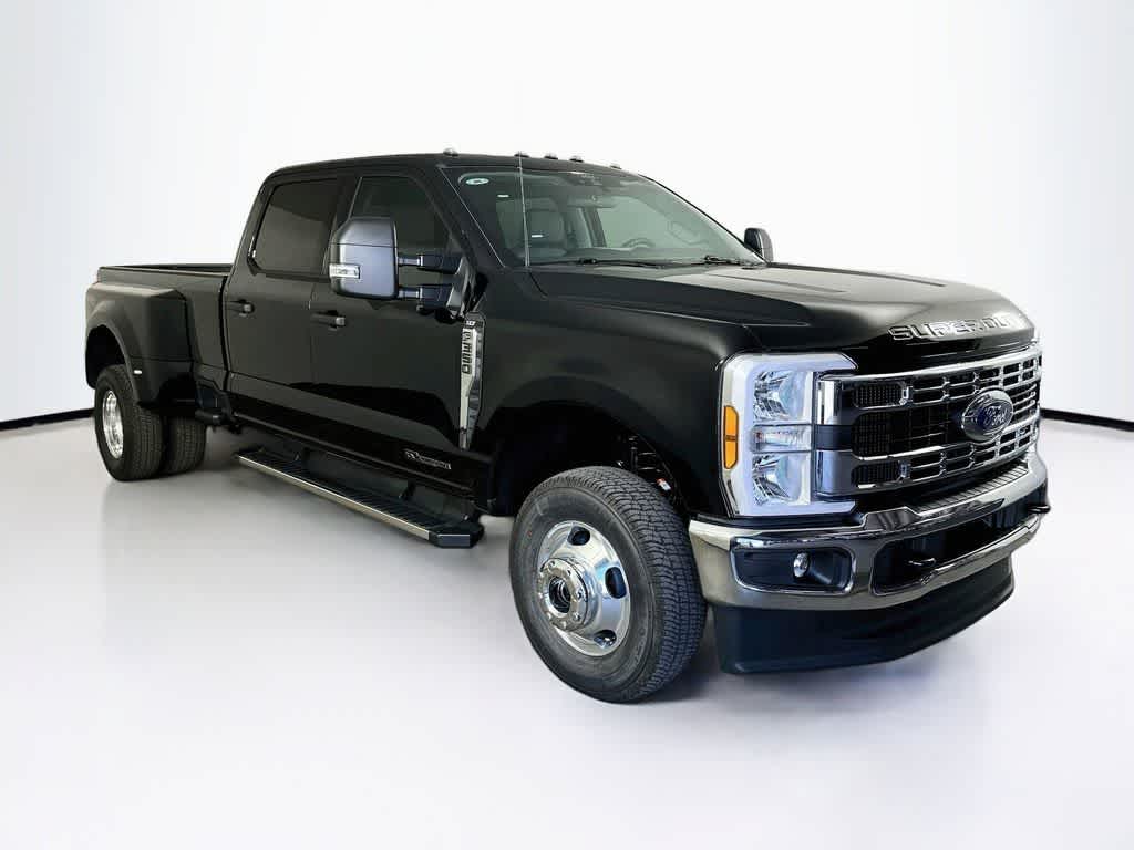 Ford Super Duty F-350 DRW Pickup XLT 2026
