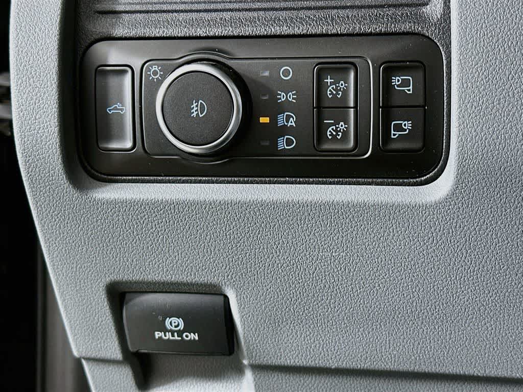 Ford Super Duty F-350 DRW Pickup XLT 2026